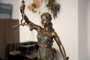 Read more about the article Skundų dėl ikiteisminio tyrimo pareigūno, prokuroro ir ikiteisminio tyrimo teisėjo veiksmų ir sprendimų parengimas