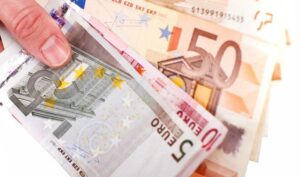 Read more about the article Rankpinigiai
